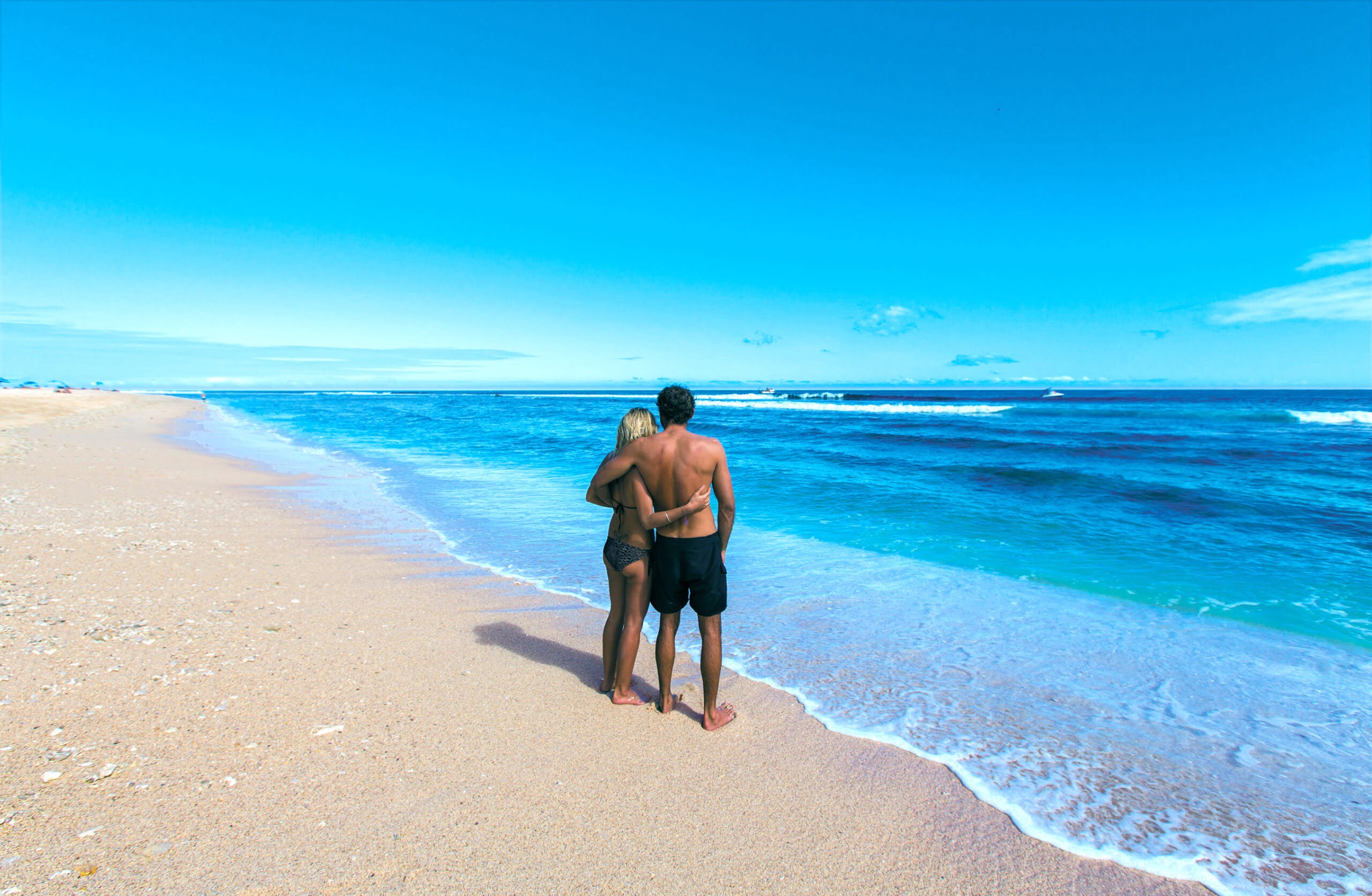 Couple sur la plage de la Saline les Bains - La Réunion - Crédit IRT
